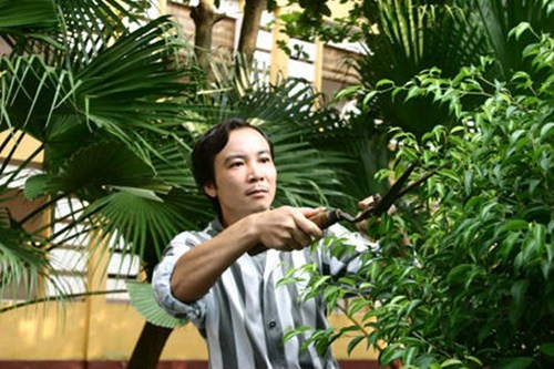 Phạm Minh Quốc - gương mặt ăn khách của nhà hát kịch Việt Nam cũng vướng lao lý vì tàng trữ ma túy. Ban đầu nhờ cậy ma túy để quên đi những cơn đau do chứng viêm tụy gây ra, thế nhưng càng ngày anh càng dấn sâu đến mức không thể dứt ra. Và việc phải vào trại giam là sự trả giá cho những sai lầm của nam nghệ sĩ.