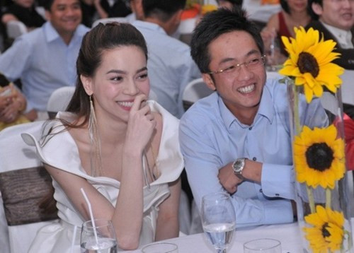 Thời gian này là giai đoạn khó khăn đối với Hồ Ngọc Hà, nhất là khi những luồng dư luận đều cho rằng cô đến với Cường đô-la vì tiền. Bởi chàng doanh nhân này được biết đến là con trai của người đàn bà quyền lực giàu có bậc nhất Việt Nam - Nguyễn Thị Như Loan - bà chủ của Tập đoàn Quốc Cường Gia Lai.