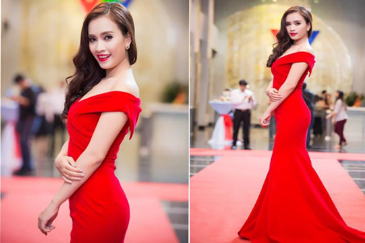 Ca sĩ Ái Phương khoe đường cong và vai trần gợi cảm.