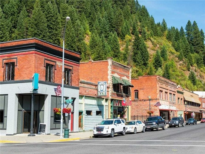 Những ngôi nhà lịch sử nổi bật gạch đỏ ở Wallace, bang Idaho, xây dựng vào những năm 1890