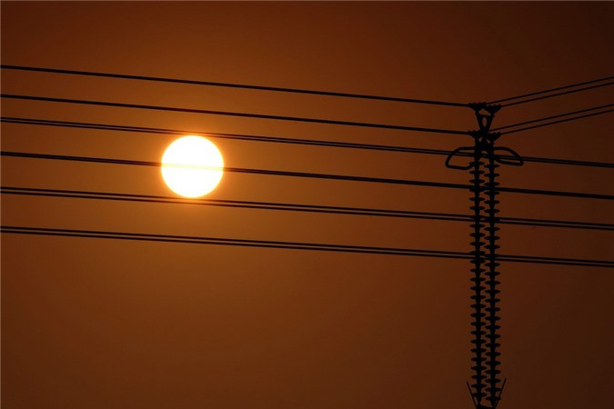 "Sun si" là cách chơi chữ của tác giả khi mặt trời đang ở vị trí của nốt Si. Đồng thời, đây cũng là cách nói một tính cách không hay trong xã hội.