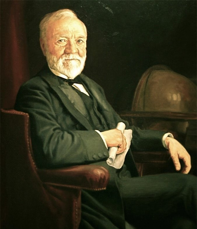 6. Andrew Carnegie: Sinh sống: 1835-1919. Đất nước: Mỹ. Tài sản: 372 tỷ USD. "Ông vua thép" Andrew Carnegie được tạp chí Time đánh giá đây mới là người Mỹ giàu nhất mọi thời đại. Vào năm 1901, Carnegie bán công ty U.S Stell cho tỷ phú J.P Morgan với giá 480 triệu USD. Chỉ riêng số tiền này đã tương đương 2,1% GDP của Mỹ khi ấy. Tức là vào khoảng 372 tý USD theo tỷ giá năm 2014.