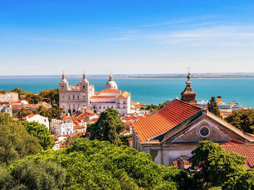 ##sc### Lisbon, Bồ Đào Nha, 1.200 năm trước Công nguyên. Lisbon là thành phố cảng và là thủ đô của Bồ Đào Nha. Phần lớn kiến trúc cổ xưa của nó đã bị phá hủy bởi một trận động đất lớn vào giữa thế kỷ 18.