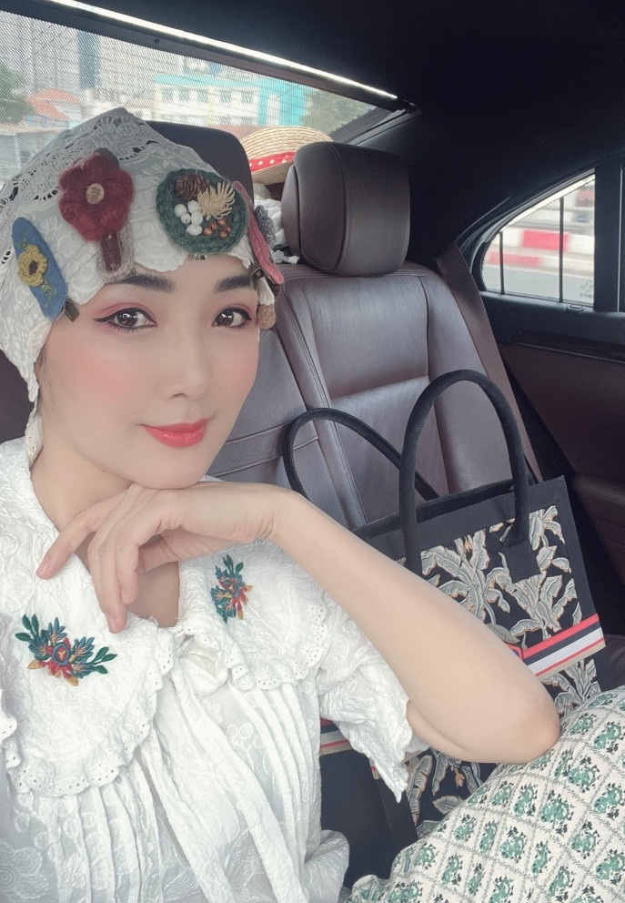 Hoa hậu Giáng My tươi trẻ nhờ luôn chăm chút vẻ ngoài và có tâm thế sống tích cực.