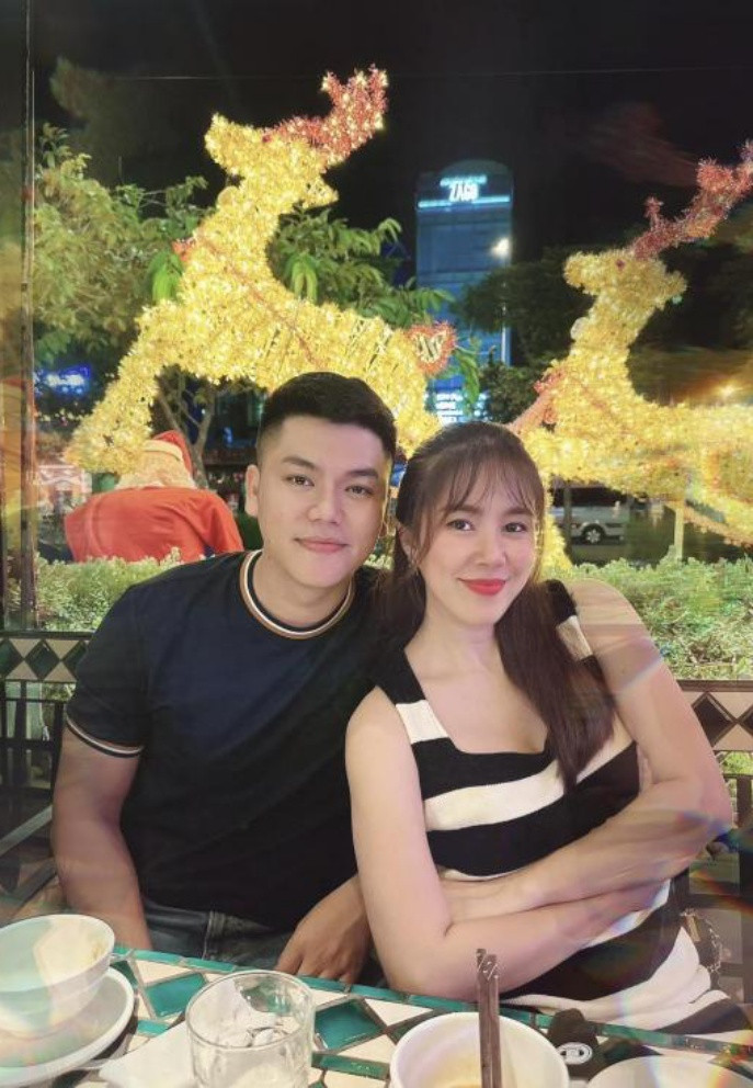 Vợ chồng diễn viên Lê Phương tranh thủ hâm nóng tình cảm sau thời gian chăm con.