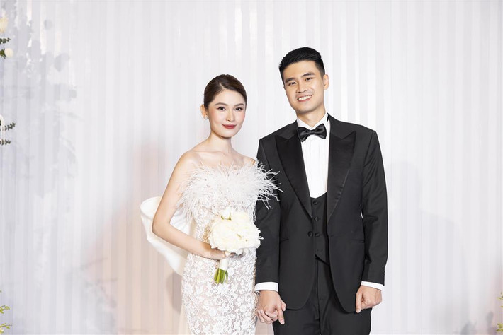 ối 3/12, Á hậu Thùy Dung và chồng doanh nhân tổ chức tiệc cưới tại TP.HCM. Vào sáng cùng ngày, cặp đôi đã tiến hành ăn hỏi và rước dâu.
