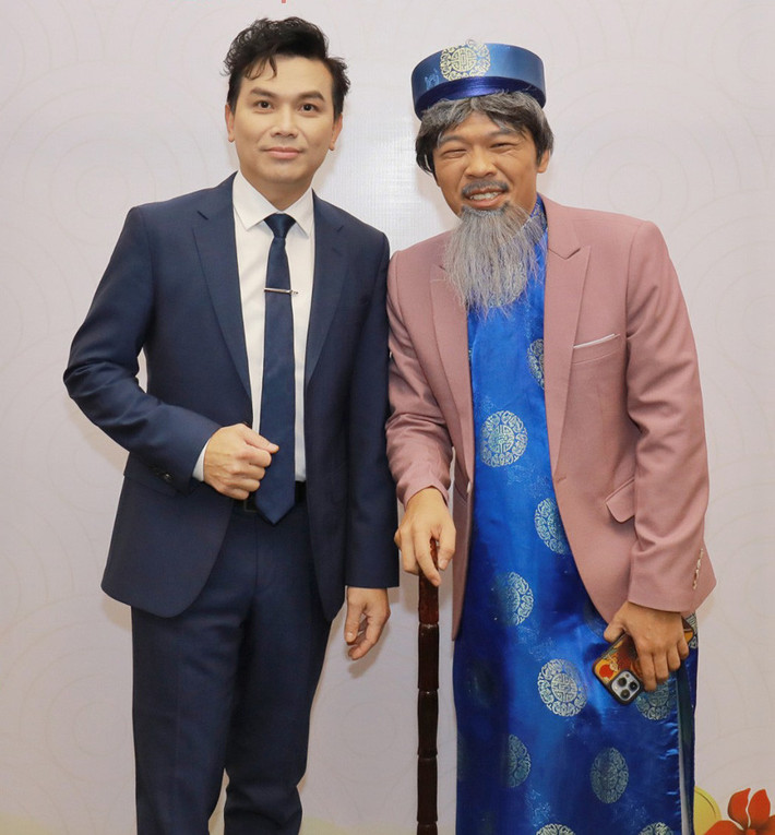 Trung Ruồi hoá cụ ông ngoài 90.