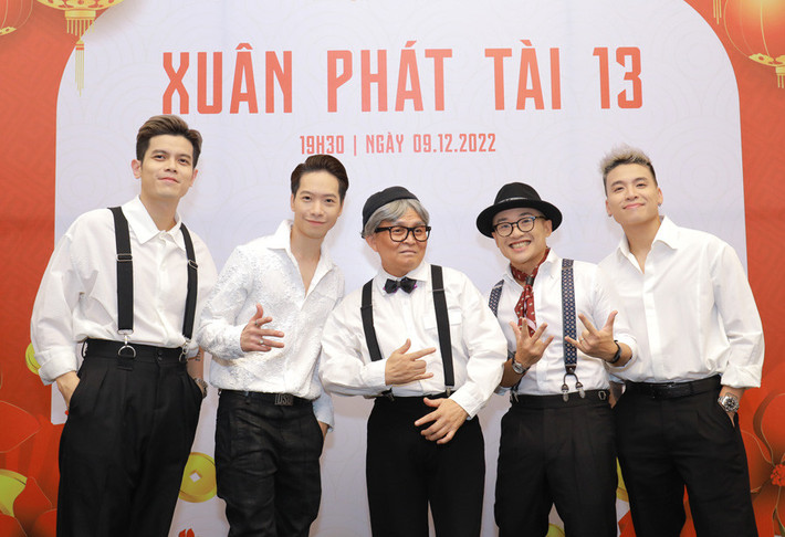 Xuân Hinh trẻ trung bên nhóm Da Lab.
