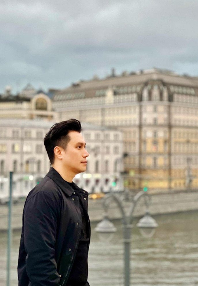 Diễn viên Việt Anh gây chú ý khi đăng tấm ảnh chụp kèm chú thích ngắn gọn: "Ân hận, day dứt".