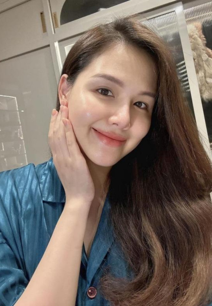 Phanh Lee khoe làn da căng mịn sau sinh con thứ hai.