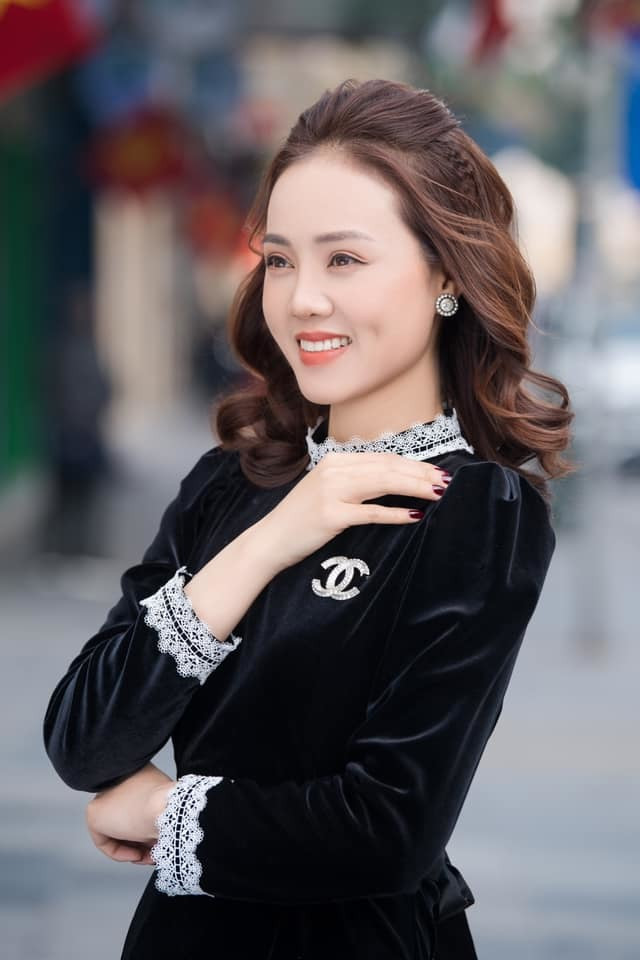 Vợ NSND Công Lý nhận được rất nhiều lời khen từ khán giả khi đăng bức ảnh mới. Ngọc Hà ngày càng nhuận sắc sau đám cưới.