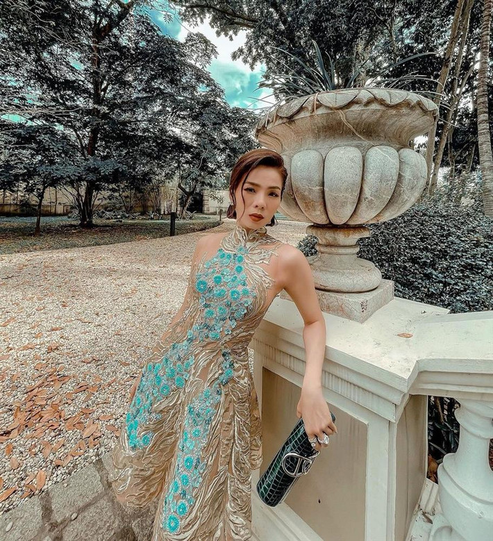 iểu chỉnh sửa ảnh vụng về làm cho phần nách ca sĩ Lệ Quyên trông hơi bất bình thường.