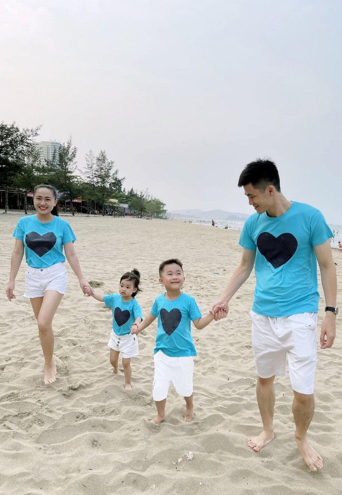 Ca sĩ Phương Thanh Sao Mai đăng ảnh kỷ niệm chuyến du lịch cùng gia đình. Cô khuyên mọi người nên hạn chế tụ tập hay nghỉ dưỡng đến những nơi đông đúc.