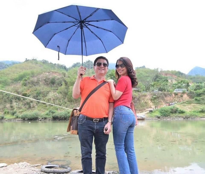 Chí Trung dành thời gian cuối tuần đưa bạn gái - doanh nhân Ý Lan du lịch tại Sapa. Nhiều bạn bè và khán giả bày tỏ ghen tỵ trước sự ngọt ngào và hạnh phúc của cặp đôi.