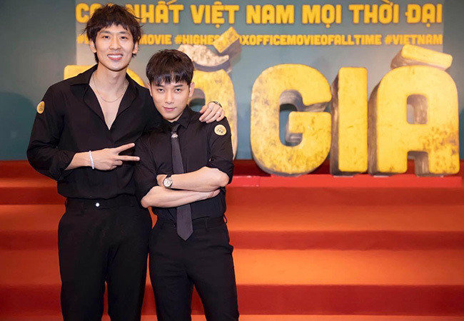 Trúc Nhân đăng ảnh chụp cùng Tuấn Trần - người anh hài hước gọi là "bạn trai" với biểu cảm ngộ nghĩnh.