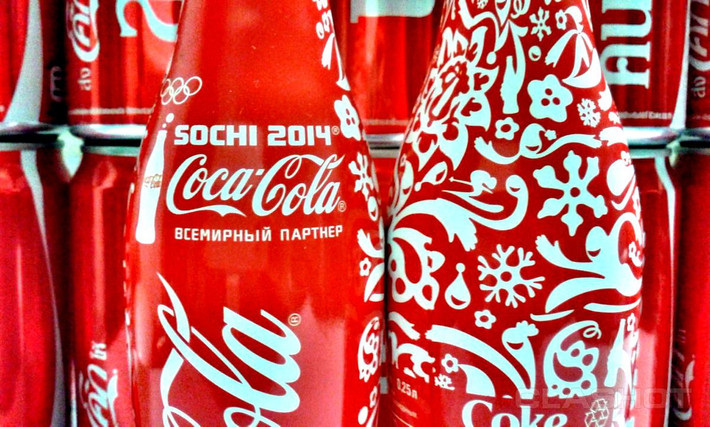 Coca Cola cũng đã đang hứng chịu tổn thất tại thị trường Nga khi mà giá cổ phiếu của hãng này đã bốc hơi tới 30% trong năm nay.
