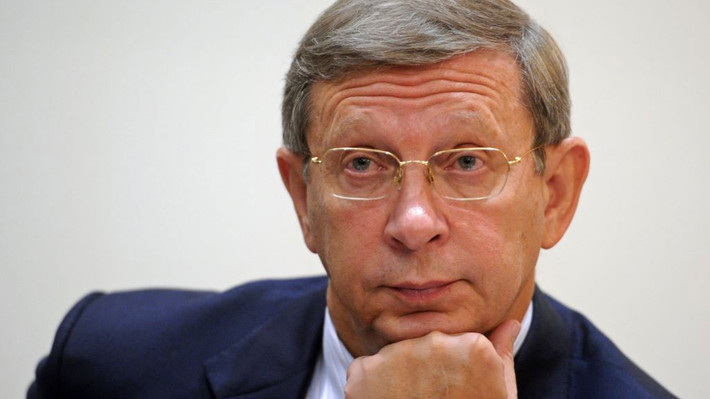 Xét về giá trị phần trăm tài sản, không tỷ phú Nga nào thiệt hại nhiều như Vladimir Evtushenko. Từng là người giàu thứ 14 ở Nga, vị tỷ phú 66 tuổi này đã mất khoảng 90% tài sản trong năm nay và tuột khỏi top 20 người giàu nhất Nga. Hồi tháng 9, Evtushenko bị tòa án ở Moscow quản thúc tại gia sau một cuộc điều tra về rửa tiền liên quan tới vụ mua 2,5 tỷ USD cổ phần trong hãng dầu lửa OAO Bashneft. Hôm qua (17/12), tỷ phú này bất ngờ được thả tự do.