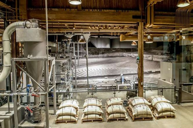 Kiến trúc sư Muller cho biết, cửa hàng sẽ có “rạp chiếu cà phê”. “Chúng tôi muốn tạo ra một không gian để đổi mới ngành bán lẻ thế kỷ 21”, cô nói.