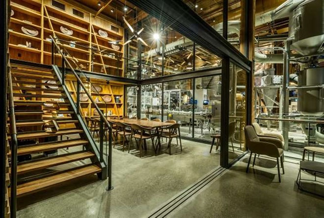 Trong cửa hàng cũng sẽ không có logo Starbucks.