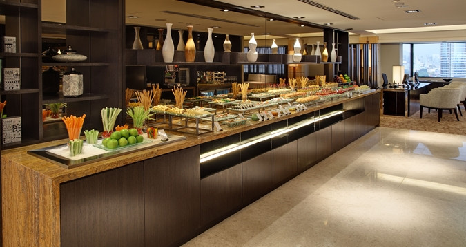 Khu vực nhà hàng phục vụ các bữa ăn buffet trông hết sức hấp dẫn.
