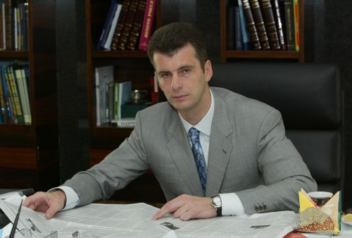 Mikhail Prokhorov: Tập đoàn Onexim của ông Mikhail nắm cổ phần lớn trong các lĩnh lực ngân hàng, năng lượng và khai thác tại Nga. Tỷ phú này đã mất khoảng 2,4 tỷ USD trong năm nay.
