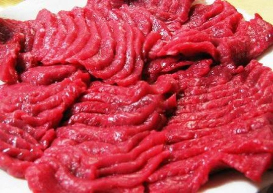 Thịt ngựa sống.