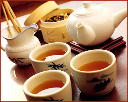 Trà mạn khô, trạch tả. Hai thứ hãm với nước sôi trong bình kín, sau 20 phút thì dùng được.