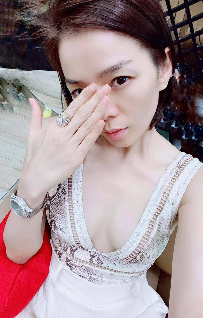 Sao Việt Lệ Quyên khoe mặt mộc.
