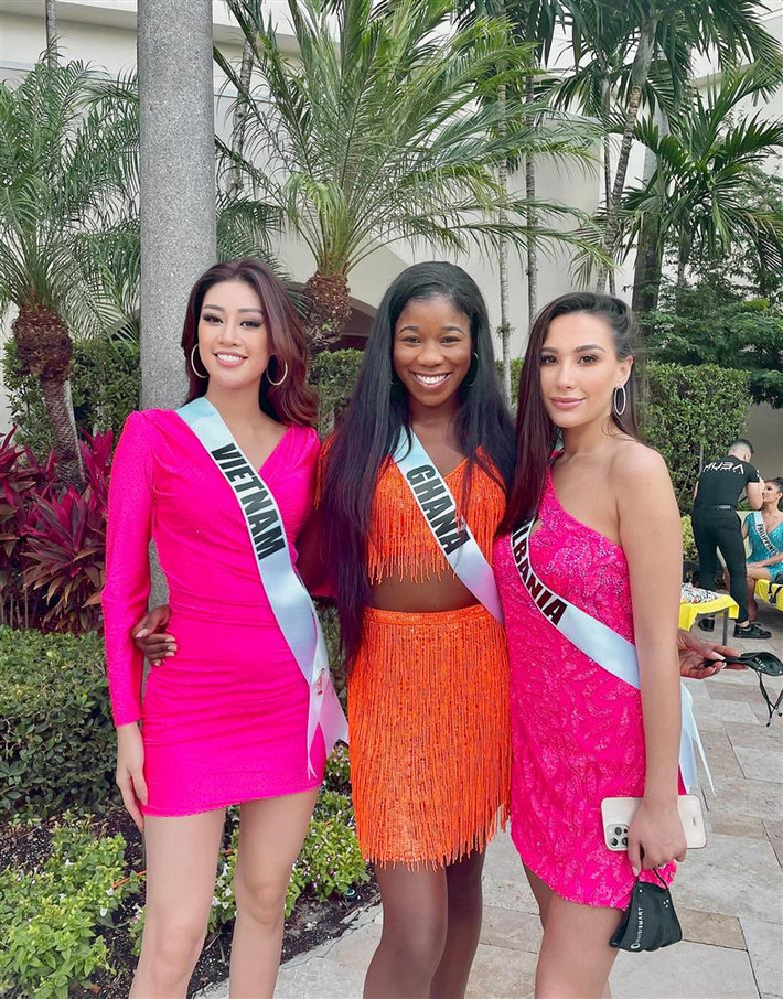 Hiện tại, cuộc thi Miss Universe 2020 đang bước vào giai đoạn gây cấn, các thí sinh đang tất bật tập luyện cho 3 đêm thi quốc phục, bán kết và chung kết. Chung kết Miss Universe 2020 diễn ra vào 16/5, giờ Mỹ, tức sáng 17/5, giờ Việt Nam.