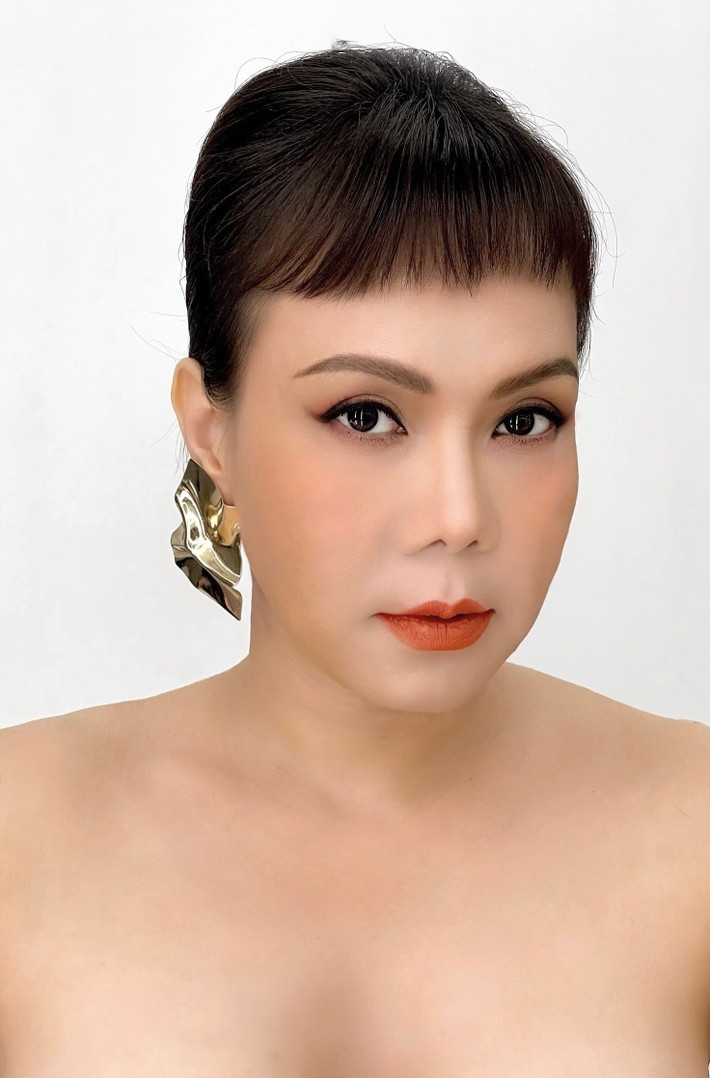 Thời tiết quá nóng, Việt Hương hỏi: "Mặt này là quạo hay say ạ?".