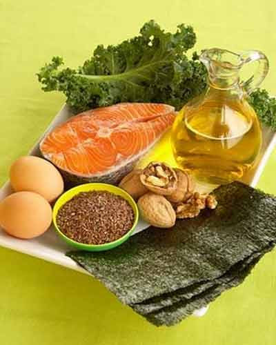 Tăng cường bổ sung chất béo Omega-3. Omega-3 rất cần thiết cho sức khỏe. Có rất nhiều nghiên cứu chứng minh rằng mỗi ngày dùng một lượng thích hợp chất béo omega-3 sẽ giúp chống viêm - nguyên nhân hàng đầu gây ra ung thư. Các nhà nghiên cứu cũng đã chứng minh rằng những người phụ nữ dùng chất béo omega 3 hàng ngày giảm nguy cơ ung thư vú.