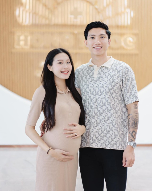 Doãn Hải My hiện đang mang thai tháng cuối. Cô đã tăng thêm 11kg và hiện đang cán mốc 58kg nhưng vẫn không hề bị sụt giảm phong độ nhan sắc. Thậm chí Doãn Hải My còn được khen xinh đẹp và trông rạng rỡ hơn trước.