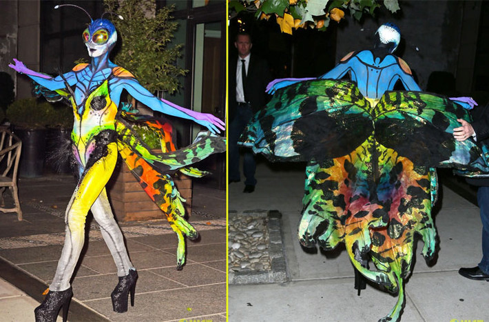 Siêu mẫu Heidi Klum biến thành một con ruồi đầy màu sắc, một mình đi dự tiệc Halloween.