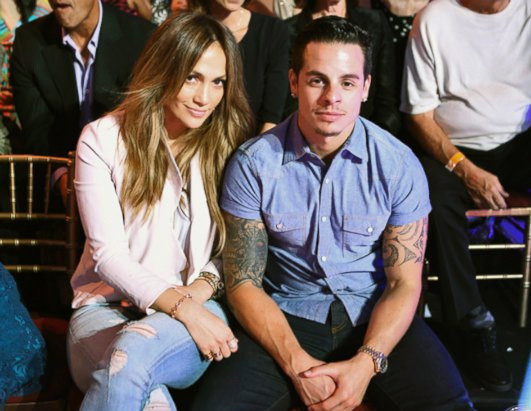 Mối quan hệ của Jennifer Lopez và anh chàng vũ công Casper Smart kém cô 18 tuổi dù bị báo chí dèm pha nghi ngờ nhưng cũng kéo dài được 3 năm, một thời gian được cho là khá dài ở Hollywood.
