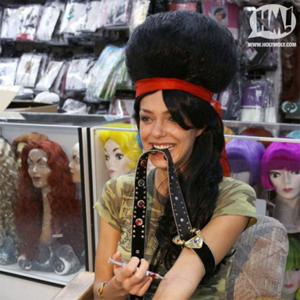 Trong dịp Halloween năm 2009, quán quân America’s Next Top Model mùa đầu tiên Adrianne Curry đã hóa trang thành Amy Winehouse, nhưng cô bị chỉ trích khi đi quá xa với hành động và tạo hình bắt chước nữ ca sĩ Amy lúc đang tiêm ma túy.