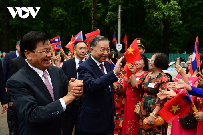 Hiện nay, quan hệ chính trị giữa hai nước tiếp tục được tăng cường và ngày càng trở nên sâu sắc, gắn bó và tin cậy. Hợp tác quốc phòng Lào-Việt được tăng cường, góp phần giữ vững hòa bình, ổn định chính trị ở mỗi nước. Về kinh tế, Việt Nam đã đầu tư 256 dự án tại Lào trị giá 5,5 tỷ USD; thương mại Lào-Việt 8 tháng năm 2024 đạt 1,3 tỷ USD; Việt Nam sẽ nhập khẩu 3.000 MW điện từ Lào vào năm 2025