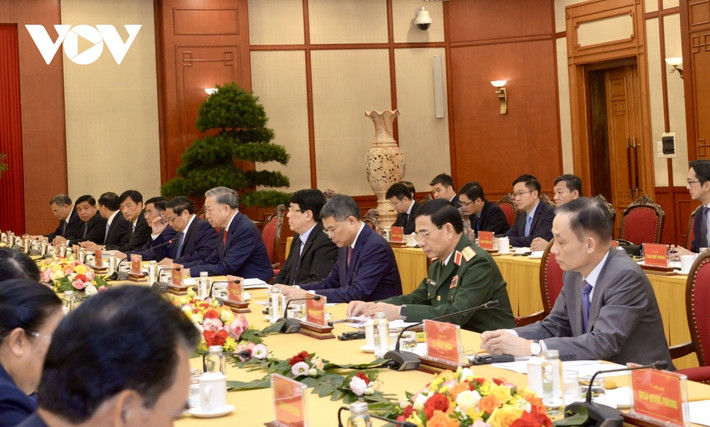 Tại buổi gặp, hai bên khẳng định, quan hệ Việt Nam - Lào là tài sản chung vô giá của hai dân tộc, là tất yếu khách quan và là nguồn sức mạnh to lớn nhất của hai đảng, hai nhà nước và nhân dân hai nước, cần tiếp tục phát huy, giữ gìn và truyền tiếp cho các thế hệ mai sau.