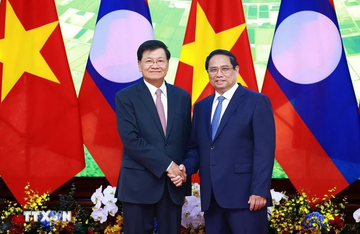 Hội kiến với Thủ tướng Phạm Minh Chính, Tổng Bí thư, Chủ tịch nước Lào Thongloun Sisoulith đã gửi lời thăm hỏi chân thành đến nhân dân Việt Nam anh em, nhất là những địa phương và người dân bị ảnh hưởng trong đợt thiên tai do cơn bão số 3 gây ra.
