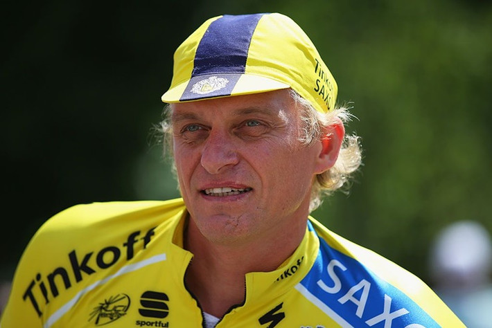 Tinkoff Credit được ông đưa lên sàn giao dịch chứng khoán London năm 2013. Cổ phiếu do ông Tinkov kiểm soát lúc này trị giá 1,1 tỉ USD.