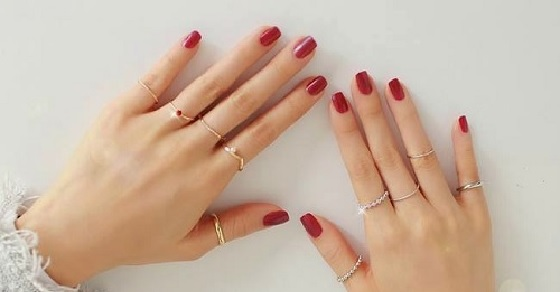 Ngón tay đeo nhẫn càng dài thì bản lĩnh phòng the càng tốt. Nhiều nghiên cứu đã chứng minh, khả năng tình dục của đàn ông nằm ở lượng testosterone nhiều hay ít. Điều thú vị là nhìn chiều dài ngón áp út có thể đoán định được lượng testosteronecủa nam giới.