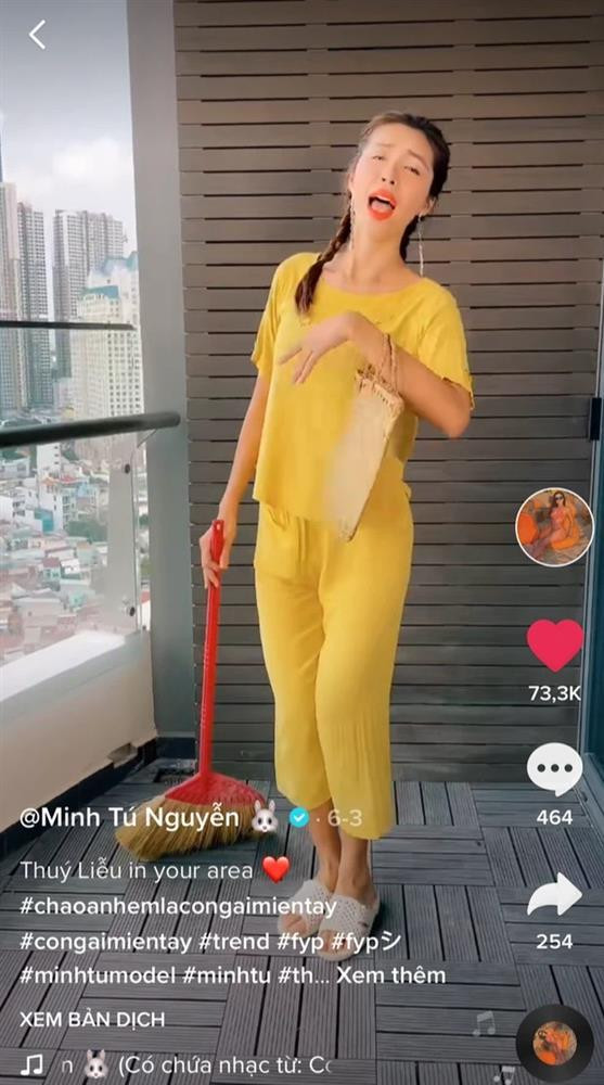 ay mà có người theo dõi TikTok đã thấy bộ đồ từ trước nên mới bật ngửa vì thần tượng.