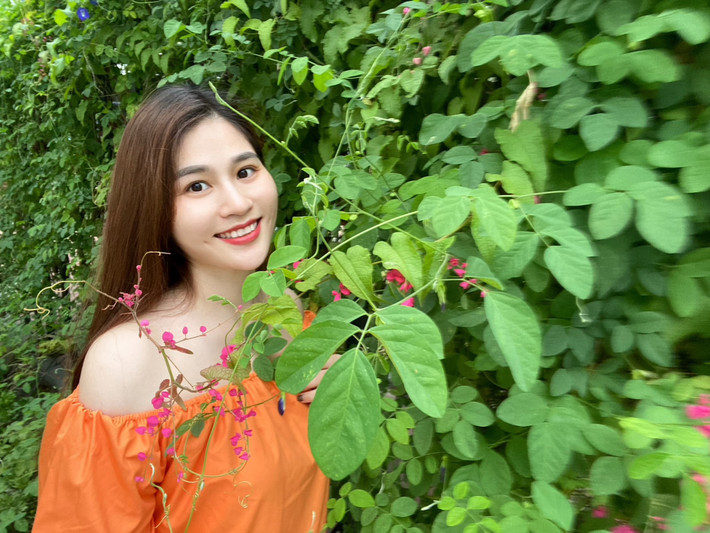 MC Minh Trang từng chia sẻ, bản thân cô luôn yêu thích và tâm đắc câu nói: "Đường tới thành công không có dấu chân của kẻ lười biếng". Đó cũng chính là lý do những năm qua, Minh Trang luôn bền bỉ, chăm chỉ tận tâm với nghề.