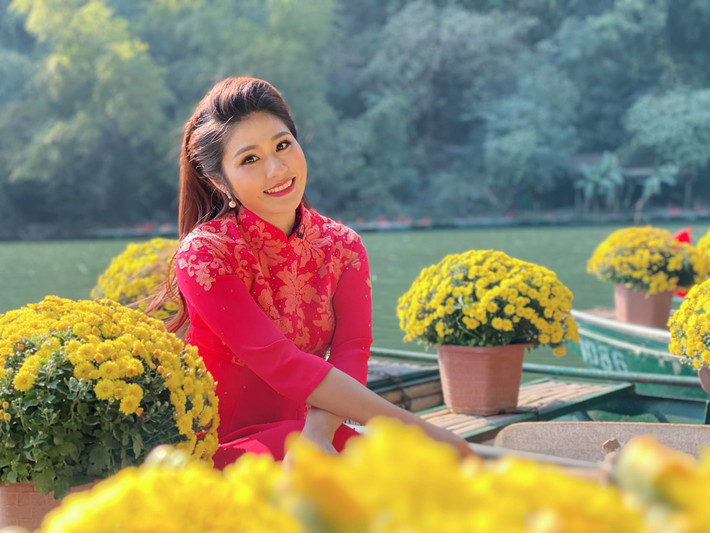 MC Minh Trang sinh năm 1987. Cô là gương mặt thân quen với khán giả truyền hình nhiều năm qua trên các chương trình Dự báo thời tiết, Chào buổi sáng và đến nay là Thời sự 19h.