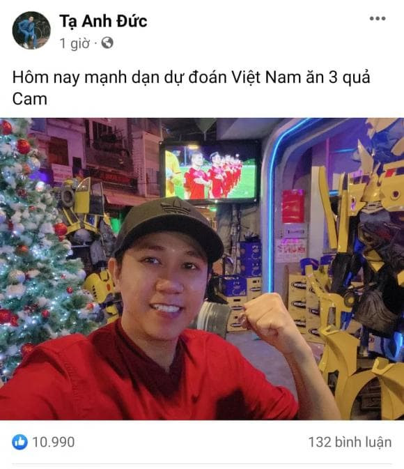 Về phía Anh Đức, có lẽ nam diễn viên cũng đang ổn định lại tinh thần sau loạt lùm xùm chia tay vừa qua. Trong đó, hình ảnh mới nhất của bạn thân Trấn Thành chính là tấm ảnh được chụp vào đêm 19/12, trong thời điểm diễn ra trận cầu của đội tuyển Việt Nam.