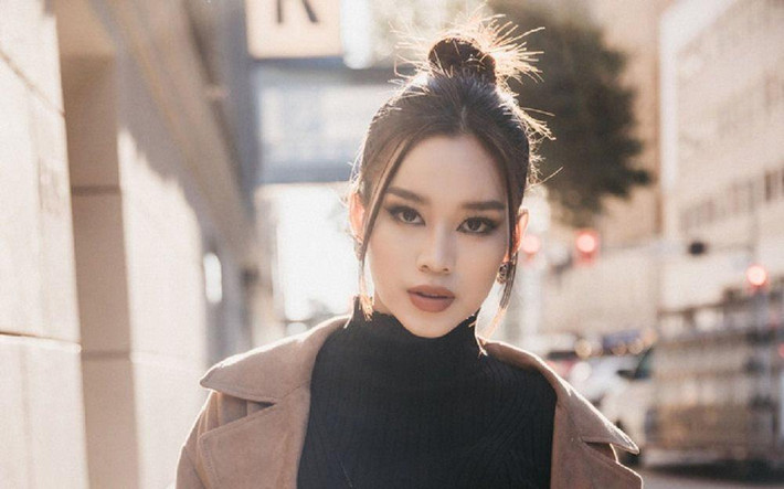br/> Chung kết của Miss World 2021 buộc phải hủy ngay trước giờ G, Đỗ Thị Hà - đại diện của Việt Nam cũng đã không may mắn bị dương tính sau đó. Điều đáng mừng là chỉ sau 2 tuần lễ tĩnh dưỡng, cô đã âm tính và khỏe trở lại. Trên trang cá nhân, Hoa hậu Đỗ Thị Hà chia sẻ đoạn clip ngắn ghi lại hành trình điều trị COVID-19 tại nhà. Nàng Hậu cho biết, sau khi phát hiện dương tính, cô được người quen tại Mỹ chăm sóc vô cùng chu đáo, cẩn thận.