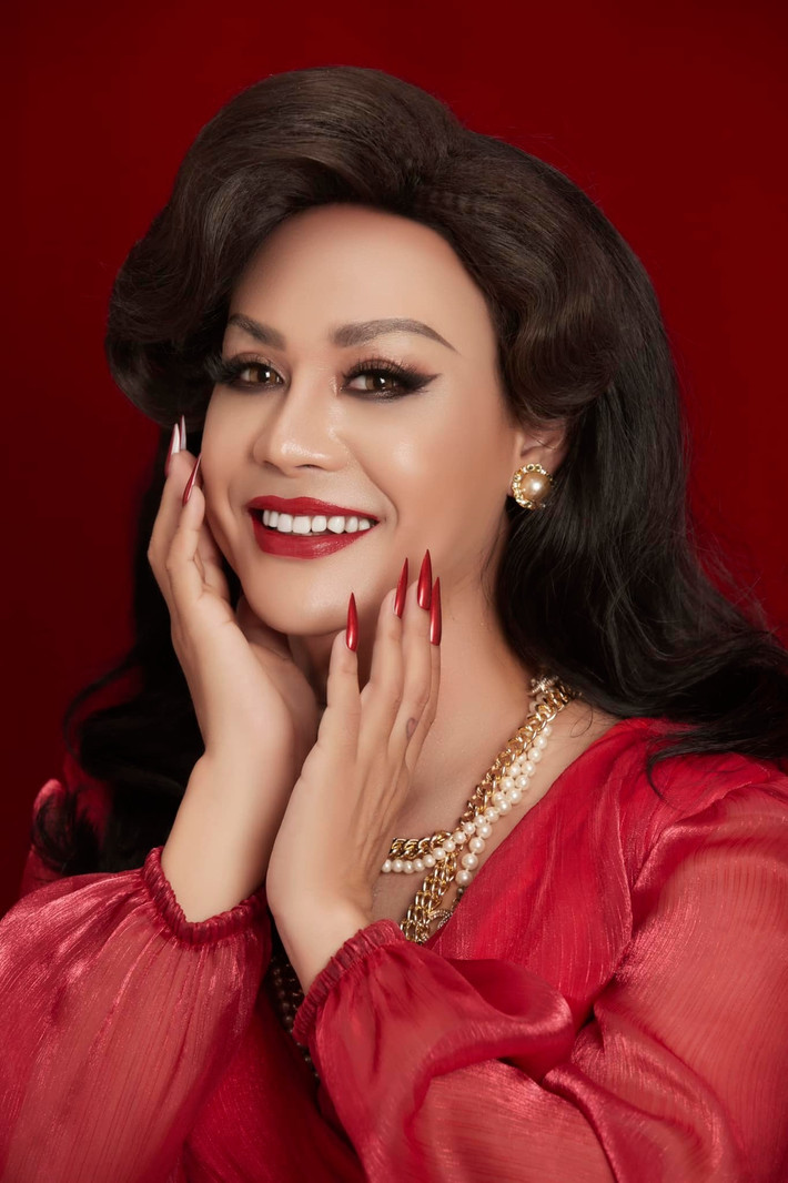 Diễn viên Minh Dũng hóa quý bà.