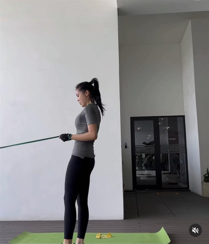 ộ đồ tập ôm sát tố cáo vòng 3 kém hấp dẫn của Kỳ Duyên ở góc nghiêng.
