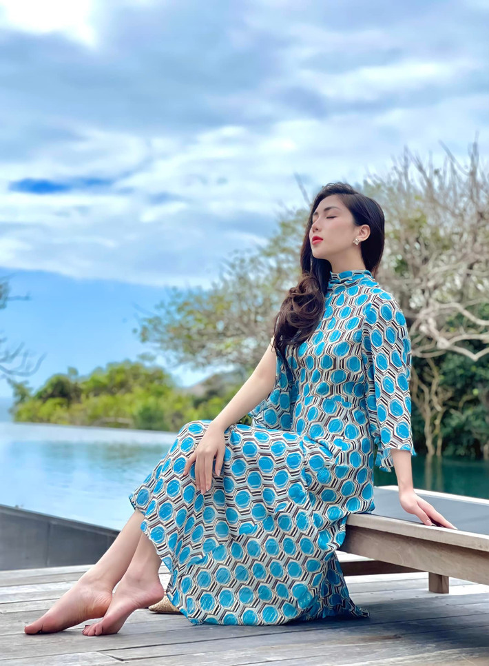 Phố trong làng là bộ phim thứ 2 Đào Thúy Hường góp mặt dù chỉ là đóng vai phụ.