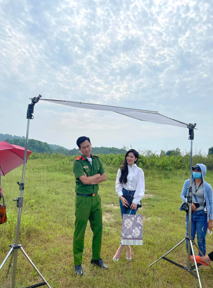 Đào Thúy Hường đảm nhiệm vai người yêu cũ của Nam (Phạm Anh Tuấn) trong Phố trong làng.