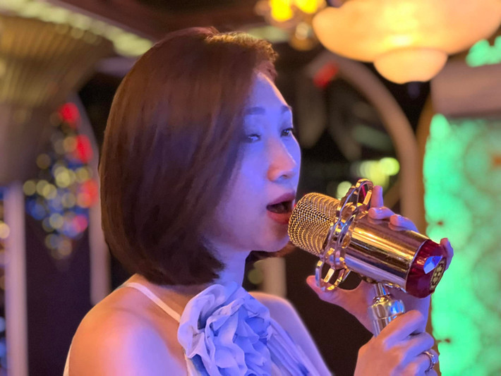 Ca sĩ Lều Phương Anh trở lại sau ồn ào tình cảm.